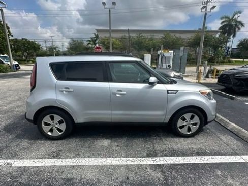 Used 2016 Kia Soul w/ Convenience Package FWD image 4