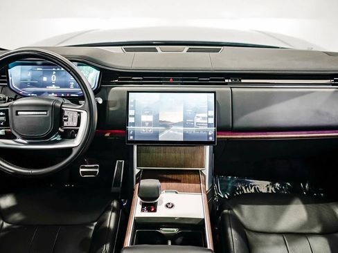 Used 2024 Land Rover Range Rover Long Wheelbase SE image 12