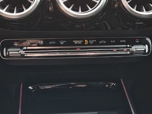 Used 2021 Mercedes-Benz GLA 250 image 18