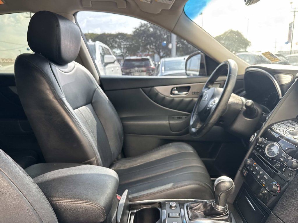 Used 2016 INFINITI QX70 2WD w/ Premium Package image 11