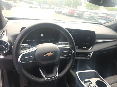 Used 2026 Chevrolet Equinox LT AWD/4WD image 6