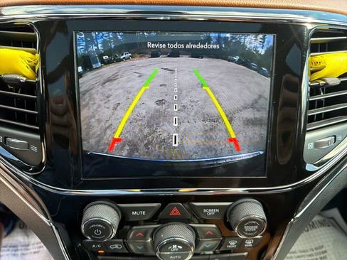 Used 2020 Jeep Grand Cherokee Overland AWD/4WD image 21