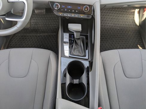 Used 2023 Hyundai Elantra SEL w/ Convenience Package FWD image 15