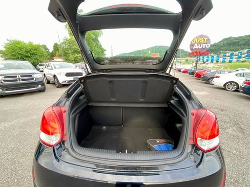 Used 2016 Hyundai Veloster FWD image 14