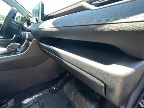 Certified 2021 Toyota RAV4 XLE Premium AWD/4WD image 31