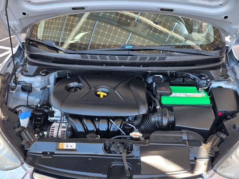Used 2016 Hyundai Elantra SE w/ Option Group 02 FWD image 29