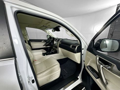 Used 2021 Lexus GX 460 Luxury w/ Sport Design Package AWD/4WD image 33
