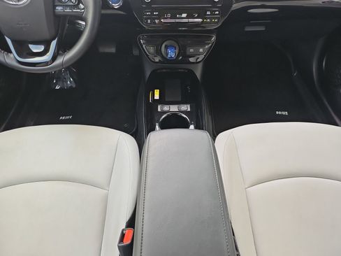 Used 2020 Toyota Prius XLE FWD image 29