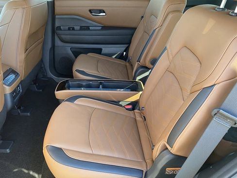 New 2025 Nissan Pathfinder Platinum image 15