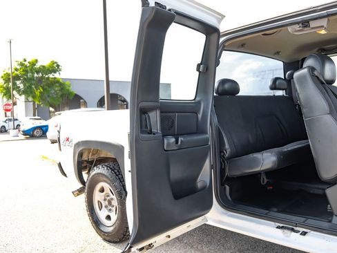 Used 2000 Chevrolet Silverado 1500 4x4 Extended Cab w/ Firm Ride Suspension Pkg image 35