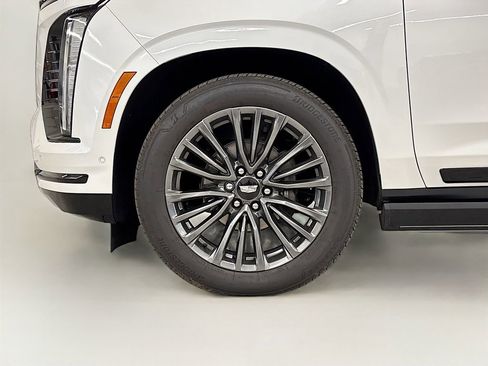 Used 2025 Cadillac Escalade Sport Platinum w/ LPO, Floor Liner Package AWD/4WD image 36