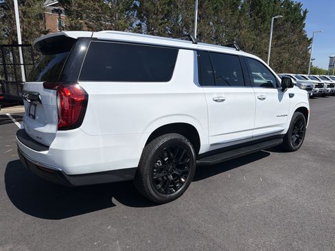 Used 2023 GMC Yukon XL SLT w/ SLT Luxury Package AWD/4WD image 10