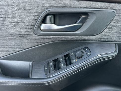 Used 2023 Nissan Rogue SV image 13