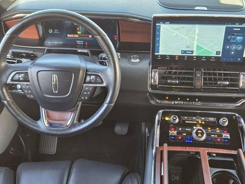 Used 2023 Lincoln Navigator Reserve image 35