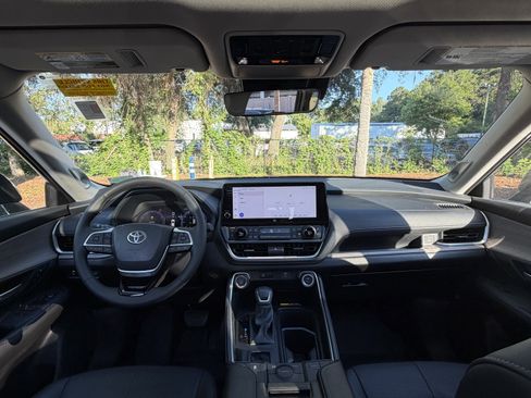 Used 2026 Toyota Grand Highlander FWD image 36