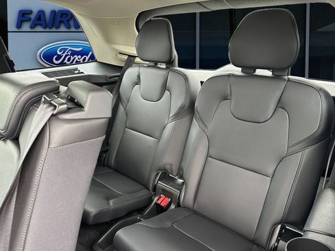 Used 2018 Volvo XC90 T6 Momentum w/ Momentum Plus Package AWD/4WD image 13