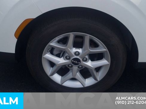 Used 2025 Kia Soul LX w/ LX Technology Package FWD image 12
