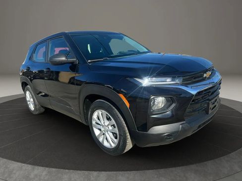Used 2021 Chevrolet TrailBlazer LS FWD image 3