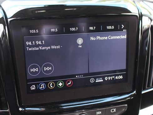 Used 2020 Chevrolet Traverse LT image 23