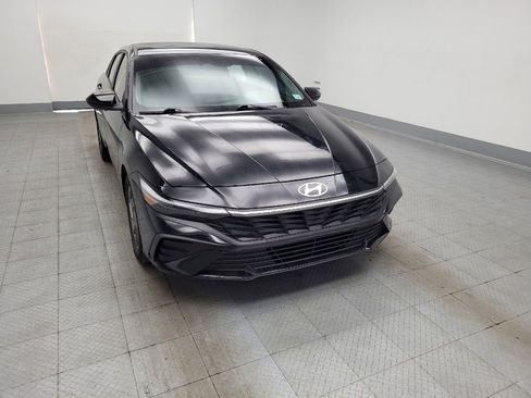 Used 2024 Hyundai Elantra SEL FWD image 14
