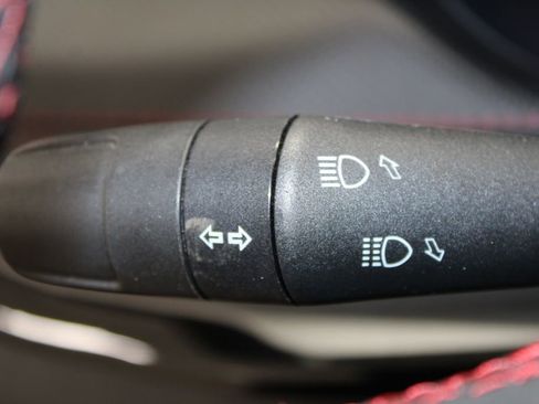 Used 2025 Jeep Compass Trailhawk image 32