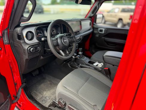 Used 2024 Jeep Gladiator Sport AWD/4WD image 22