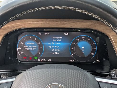 Used 2025 Volkswagen Atlas SE FWD image 17