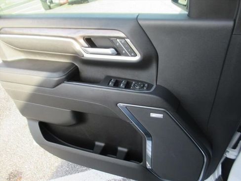 Used 2024 Chevrolet Silverado 2500 LTZ w/ LTZ Convenience Package image 28