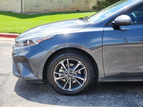 Used 2023 Kia Forte LXS w/ LXS Technology Package FWD image 8