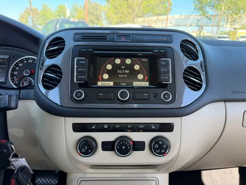 Used 2013 Volkswagen Tiguan SE FWD image 13