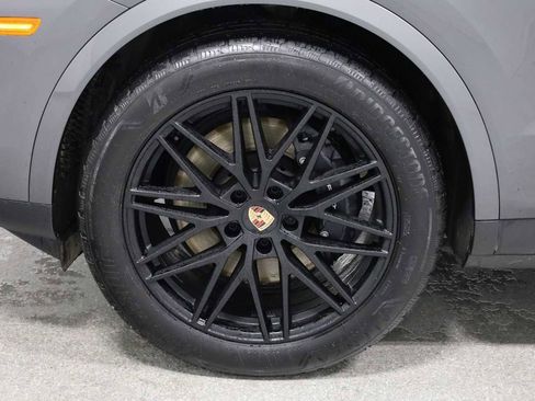 Certified 2025 Porsche Cayenne image 38