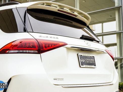 Used 2022 Mercedes-Benz GLE 580 4MATIC w/ Night Package image 12
