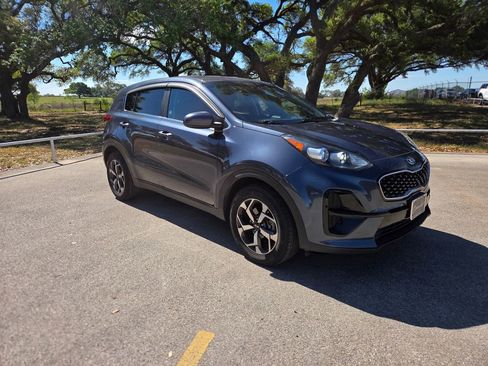 Used 2020 Kia Sportage LX image 3