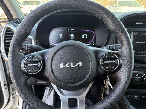 Used 2025 Kia Soul LX w/ LX Technology Package image 25