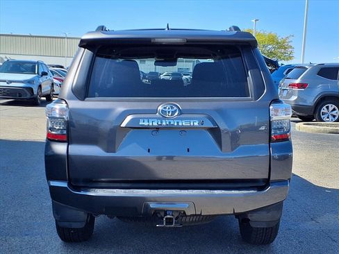 Used 2022 Toyota 4Runner SR5 image 5