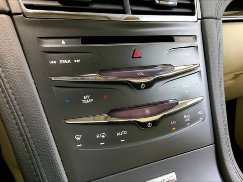 Used 2019 Lincoln MKT AWD image 35