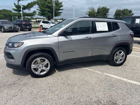 Used 2024 Jeep Compass Latitude AWD/4WD image 15