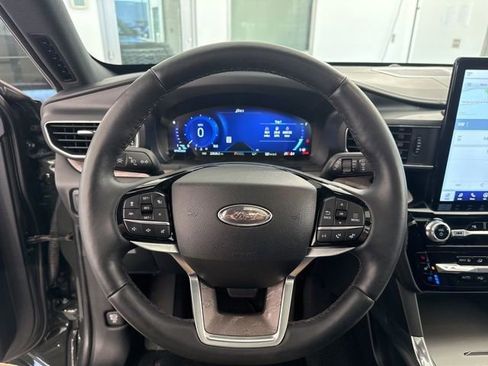 Used 2022 Ford Explorer Platinum w/ Equipment Group 601A image 40