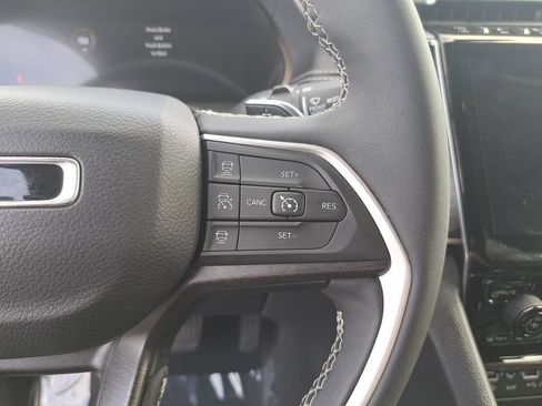 Certified 2023 Jeep Grand Cherokee L Limited AWD/4WD image 19