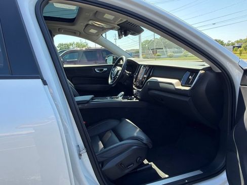 Used 2024 Volvo XC60 T8 Ultimate AWD/4WD image 2