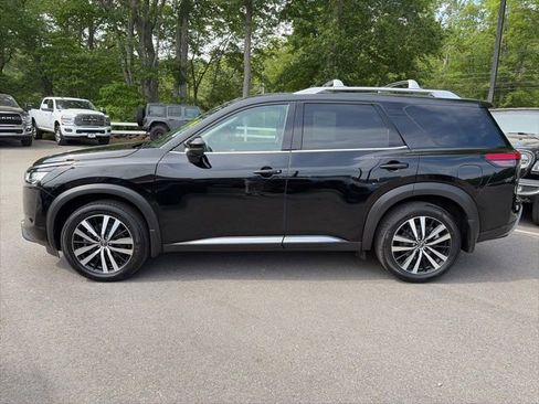Used 2024 Nissan Pathfinder Platinum w/ Cargo Package AWD/4WD image 3