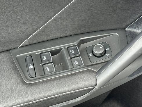 Used 2024 Volkswagen Tiguan SE image 13