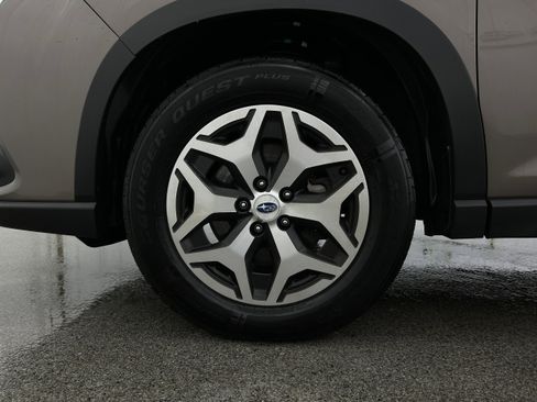 Used 2023 Subaru Forester Premium image 36