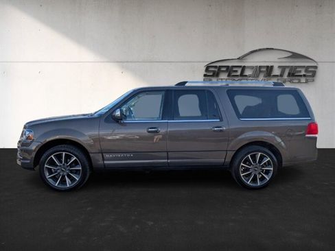 Used 2017 Lincoln Navigator L Reserve image 6
