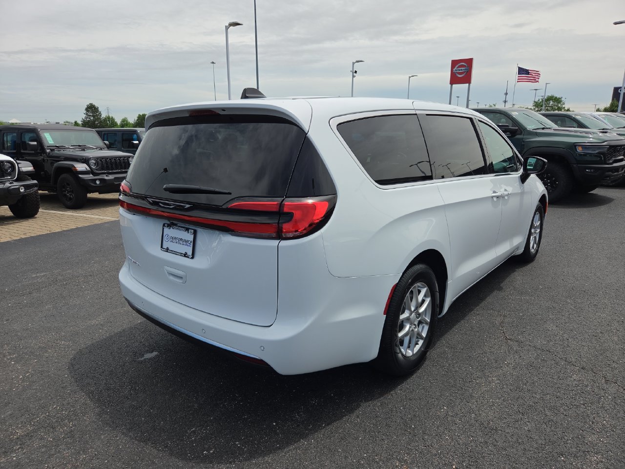 New 2027 Chrysler Pacifica Select w/ Family Tech Group FWD image 7