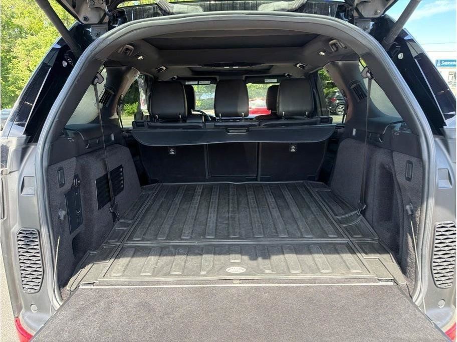 Used 2019 Land Rover Discovery SE AWD/4WD image 7