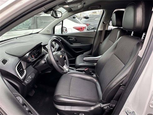 Certified 2022 Chevrolet Trax LT w/ Sport Edition image 13
