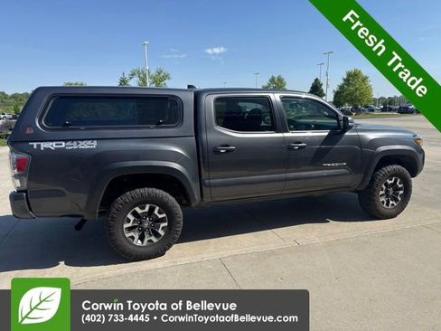 Used 2020 Toyota Tacoma TRD Off-Road w/ TRD Premium Off Road Package AWD/4WD image 2