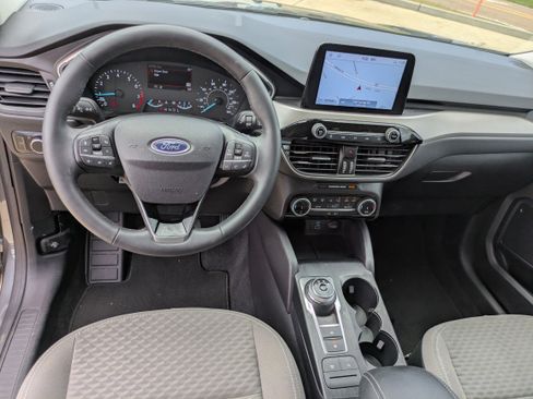 Used 2022 Ford Escape SE w/ SE Sport Appearance Package image 12