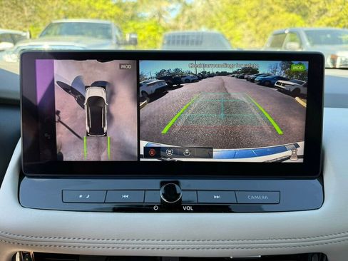 Used 2025 Nissan Rogue SL w/ Tech Package image 7